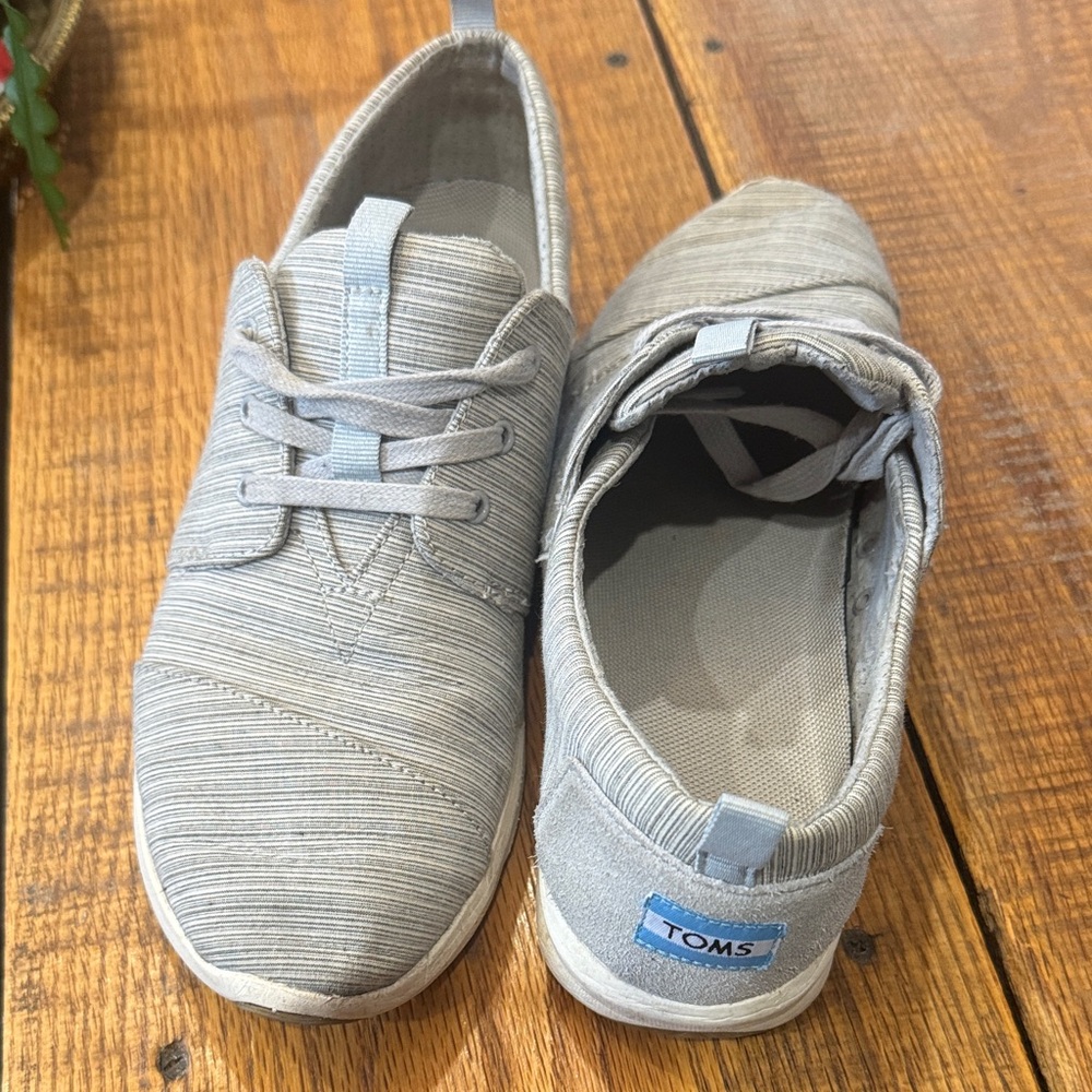 TOMS Light Gray Textured Sneakers